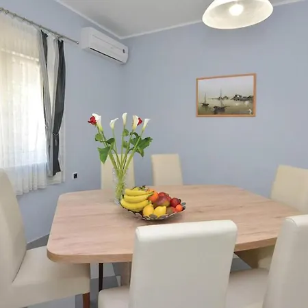 Сasa de vacaciones Awesome In With Private Swimming Pool, Be Inside Or Outside Split